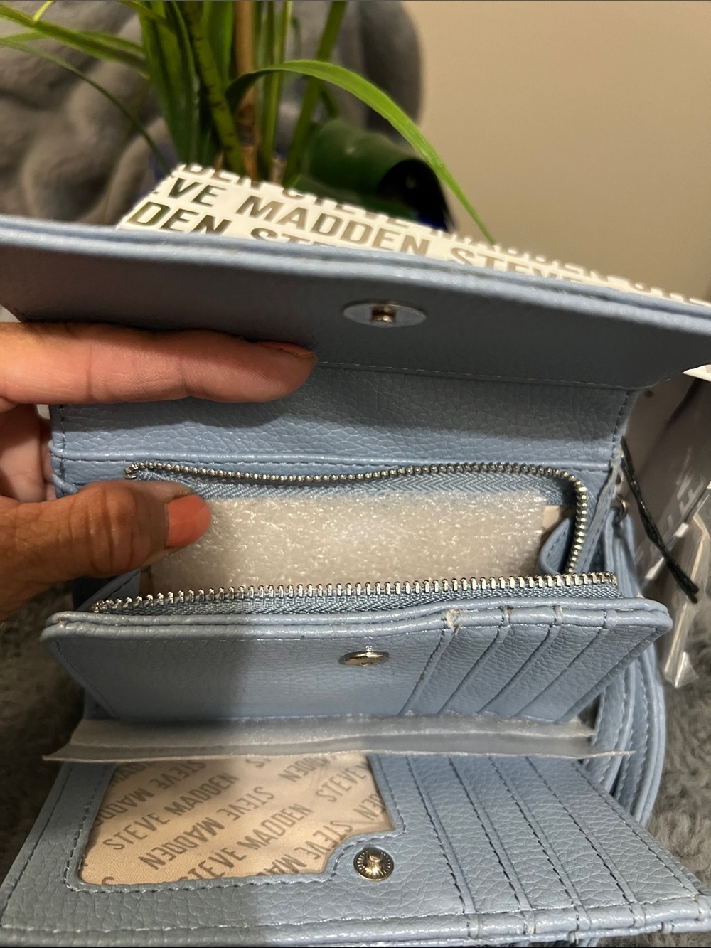 Steve Madden Bbrett Blue Embossed Logo Wallet / Wristlet NWT retail $54 - Picture 7 of 7